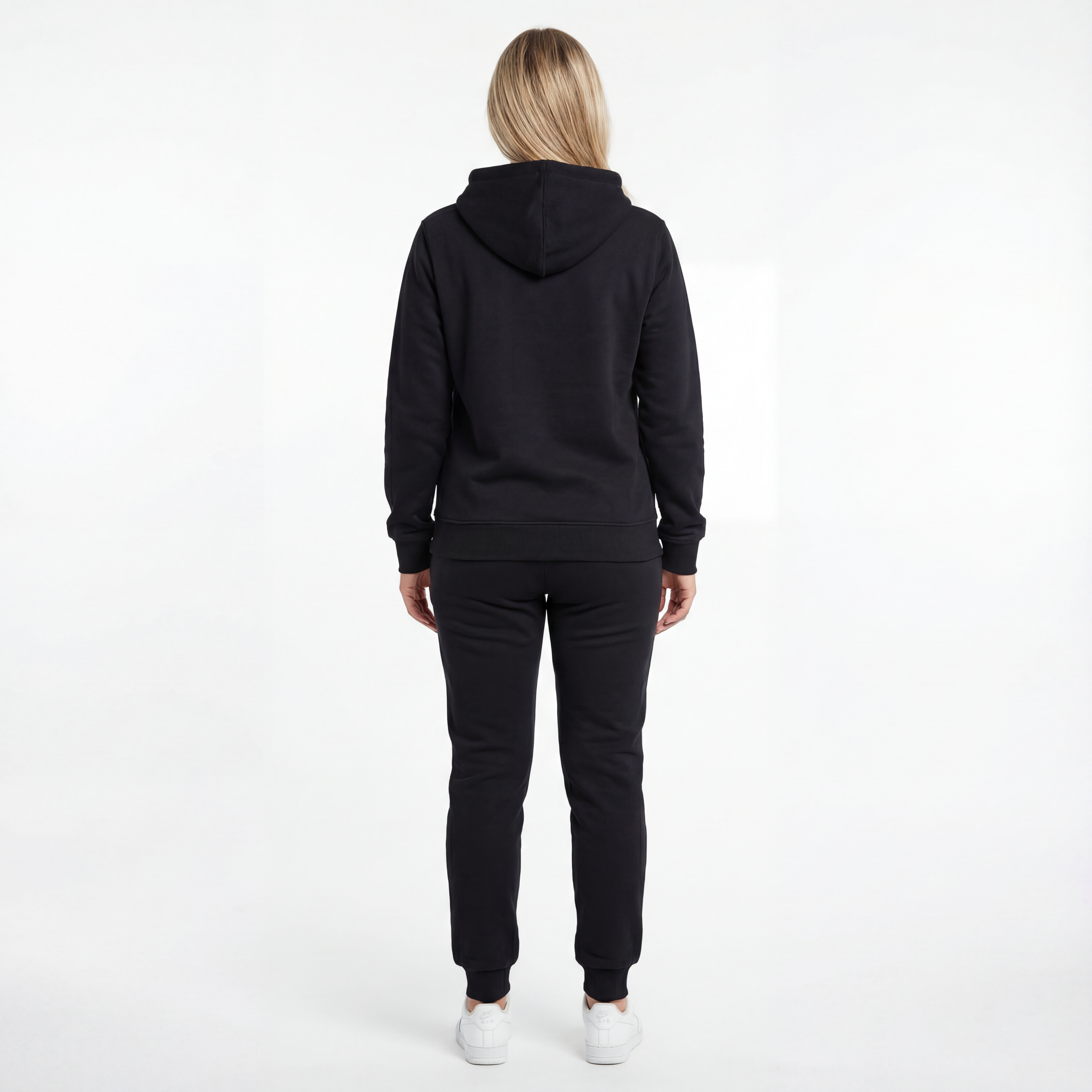 Tuta Ufficiale N3RO – Potenza e Stile in Movimento